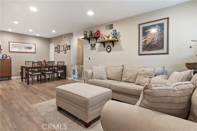 Detail Gallery Image 5 of 26 For 1195 Fitzgerald #G,  Simi Valley,  CA 93065 - 2 Beds | 2 Baths