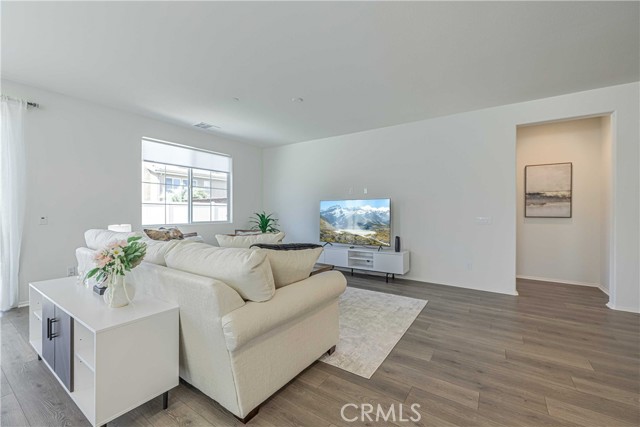 Detail Gallery Image 5 of 28 For 6127 W Avenue J9, Lancaster,  CA 93536 - 4 Beds | 3 Baths