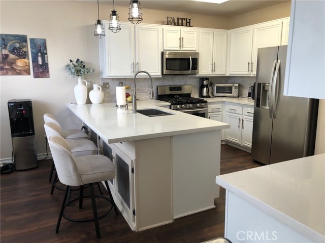 Detail Gallery Image 9 of 29 For 25530 Hemingway, Stevenson Ranch,  CA 91381 - 3 Beds | 3 Baths