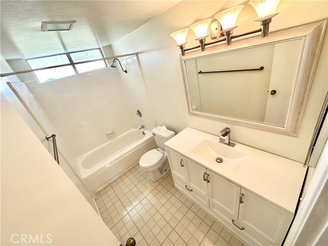 239 Via Socorro, San Clemente CA: https://media.crmls.org/medias/4cbc13ec-9630-415a-8235-522f3910e5c9.jpg