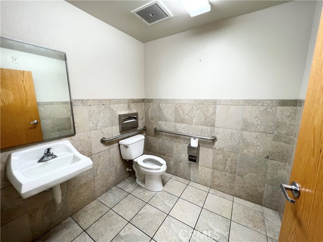 424 E Yosemite, Merced, California 95340, ,Commercial Lease,For Rent,424 E Yosemite,CRMC25022856