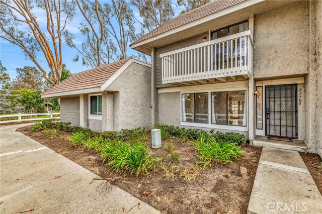 21704 Lake Vista Dr, Lake Forest CA: https://media.crmls.org/medias/4cbc3dd8-58f1-40e8-a465-fbe98bb53690.jpg