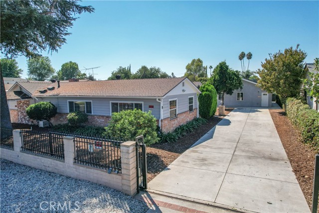 Detail Gallery Image 3 of 73 For 7445 Balcom Ave, Reseda,  CA 91335 - 4 Beds | 2 Baths