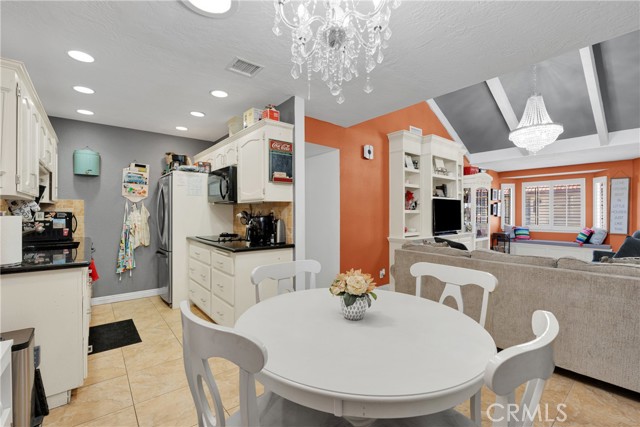 Detail Gallery Image 13 of 41 For 19229 Elm Dr, Apple Valley,  CA 92308 - 2 Beds | 1/1 Baths