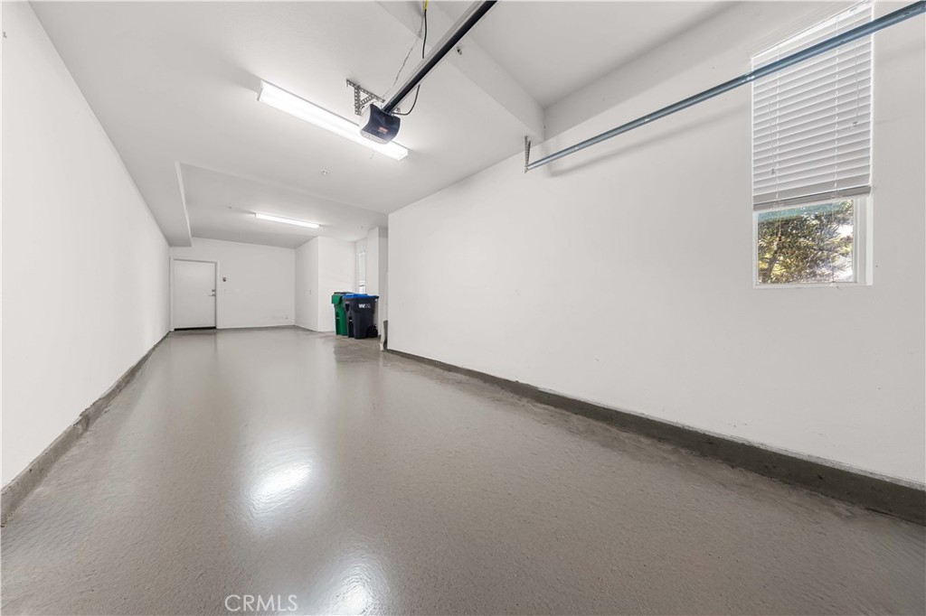 https://media.crmls.org/medias/4cbcdbd2-6e1e-438c-a3e4-7be3d32ad1a7.jpg?preset=X-Large