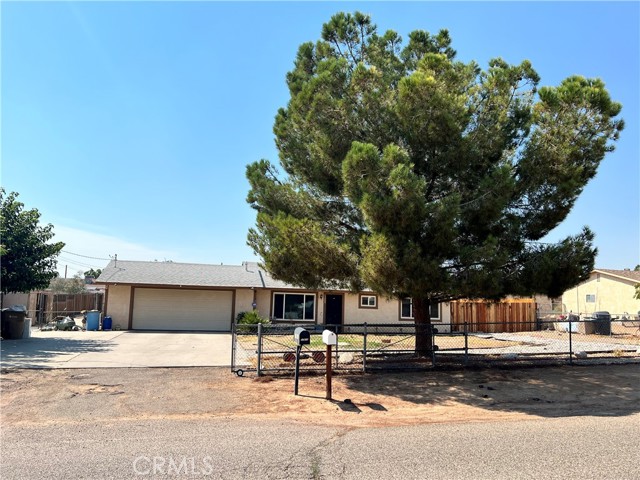 17805 Pine St, Hesperia, CA 92345