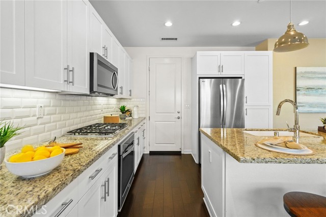 15 Clover, Lake Forest CA: https://media.crmls.org/medias/4cbdadf5-2e2c-47fc-9b45-b79e02c795d5.jpg