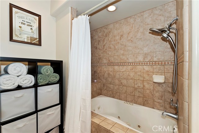 Detail Gallery Image 28 of 32 For 676 Lake Dr, Lake Arrowhead,  CA 92352 - 2 Beds | 2/1 Baths