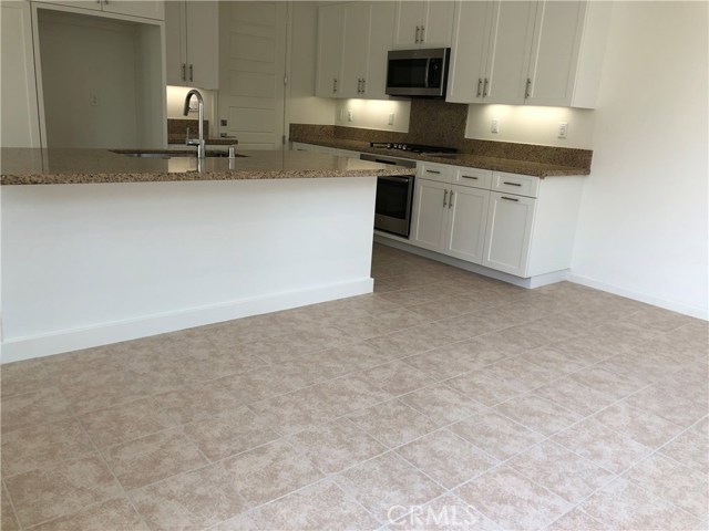 90 Lavender, Lake Forest CA: https://media.crmls.org/medias/4cbe9a02-7417-4855-b3c9-18c0bd56be24.jpg