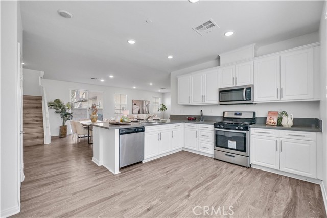5855 Silveira Street, Eastvale CA: https://media.crmls.org/medias/4cbecb94-d57c-4cd8-a8b6-821d029b437e.jpg