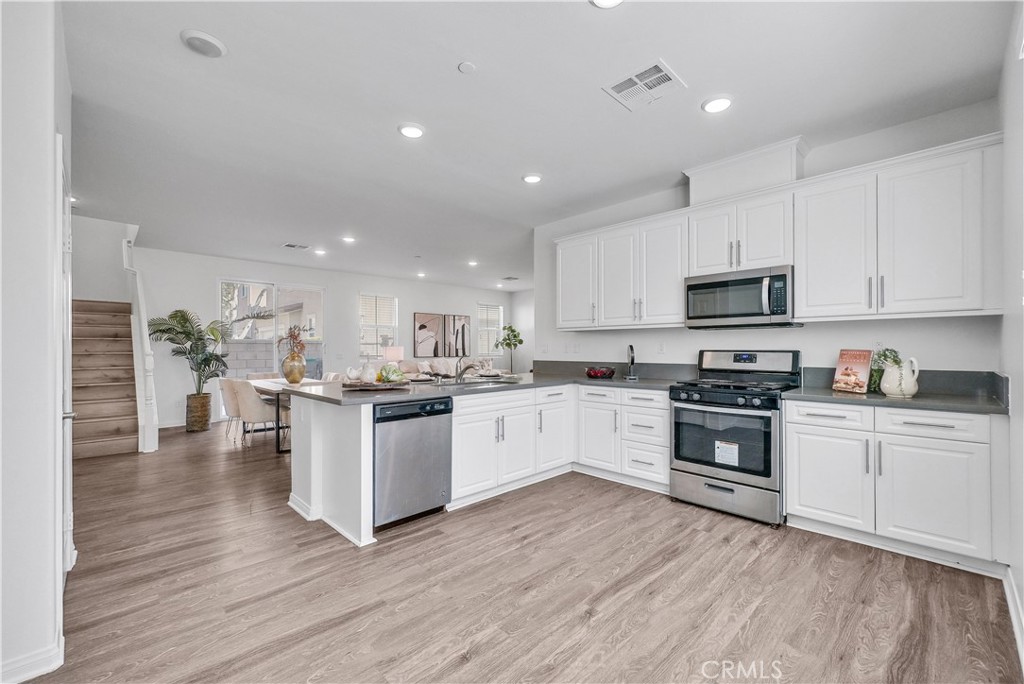 MLS #OC25151215 img 12