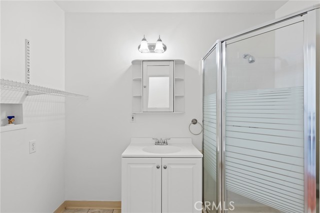Detail Gallery Image 14 of 21 For 17414 Burma St, Encino,  CA 91316 - 3 Beds | 2 Baths