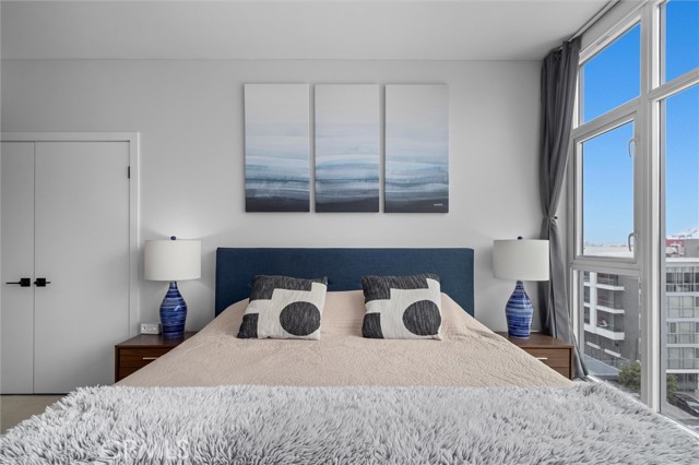 400 W Ocean Boulevard, Long Beach CA: https://media.crmls.org/medias/4cc0fb0e-e339-4e74-9898-8ed73e071e3c.jpg