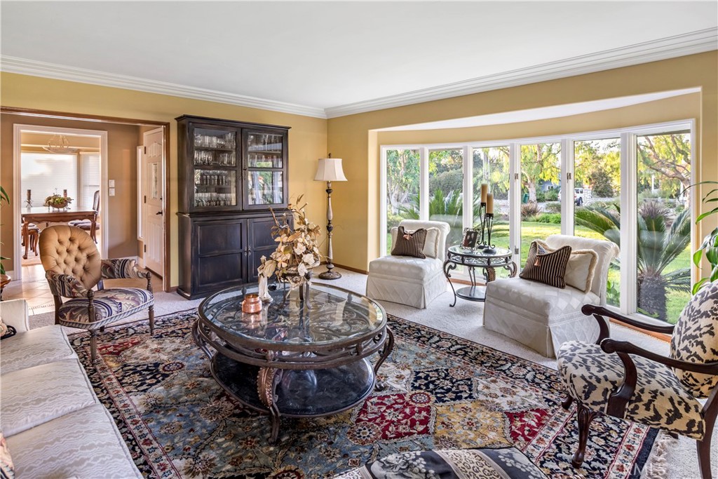 View living room.