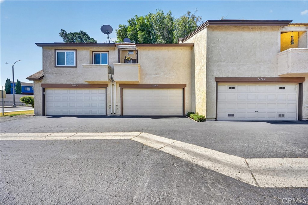 https://media.crmls.org/medias/4cc14993-9f20-4004-98ed-423db9003161.jpg?preset=X-Large
