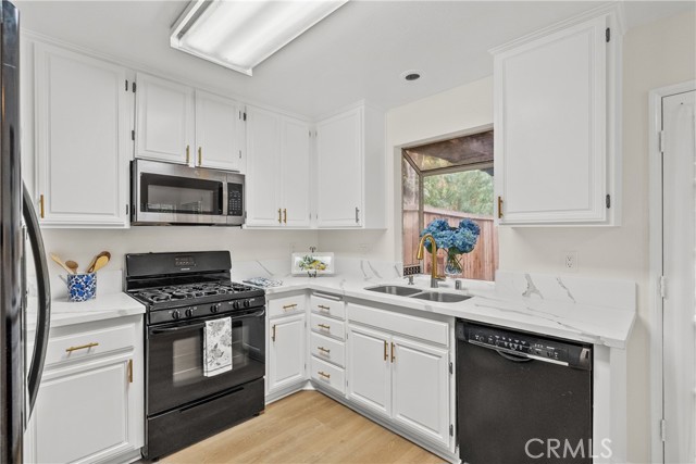 Detail Gallery Image 15 of 40 For 4337 Willow Glen St, Calabasas,  CA 91302 - 3 Beds | 3 Baths