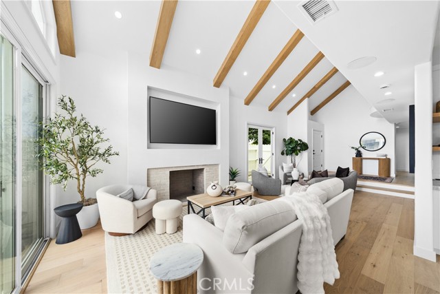 Detail Gallery Image 3 of 61 For 16214 Bimini, Huntington Beach,  CA 92649 - 5 Beds | 3 Baths