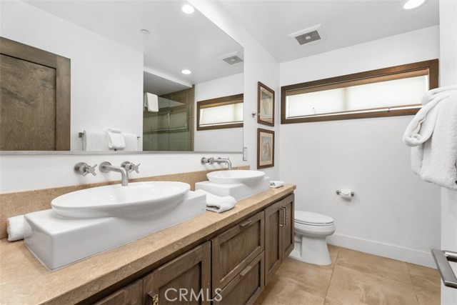 200 E Balboa Boulevard, Newport Beach CA: https://media.crmls.org/medias/4cc3d7cd-3d2e-488a-aab7-c412caa08747.jpg