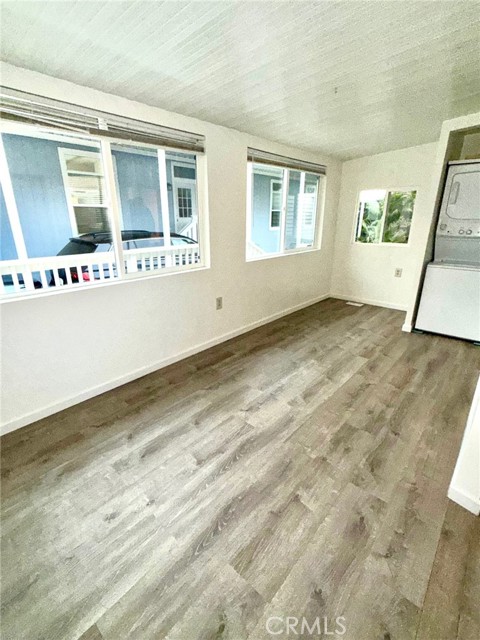 Detail Gallery Image 8 of 12 For 80 Huntington Street #712,  Huntington Beach,  CA 92646 - 2 Beds | 1 Baths