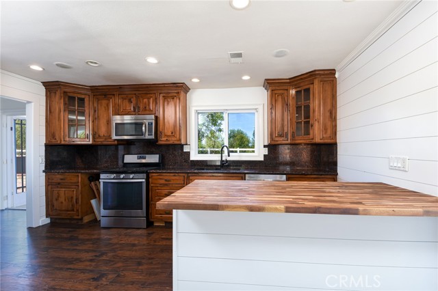 36055 Maddalena Road, Winchester CA: https://media.crmls.org/medias/4cc47c24-94d4-4b83-8566-127dbceb97c7.jpg