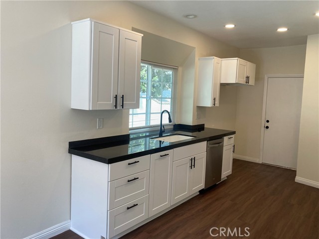 28769 Magnolia Way, Saugus CA: https://media.crmls.org/medias/4cc5042b-5414-46bc-b742-7e3fd9e15546.jpg