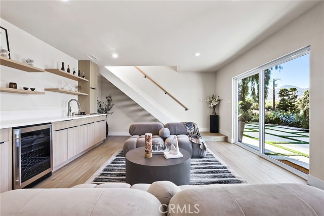 9425 Gierson Avenue, Chatsworth CA: https://media.crmls.org/medias/4cc547b2-3f68-4e99-973f-62c6b3695727.jpg