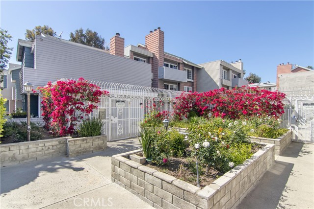 Detail Gallery Image 3 of 21 For 20235 Keswick St #102,  Winnetka,  CA 91306 - 2 Beds | 2 Baths