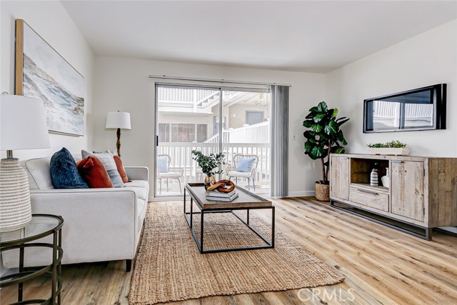 Detail Gallery Image 2 of 17 For 2411 Prospect Ave #222,  Hermosa Beach,  CA 90254 - 1 Beds | 1 Baths