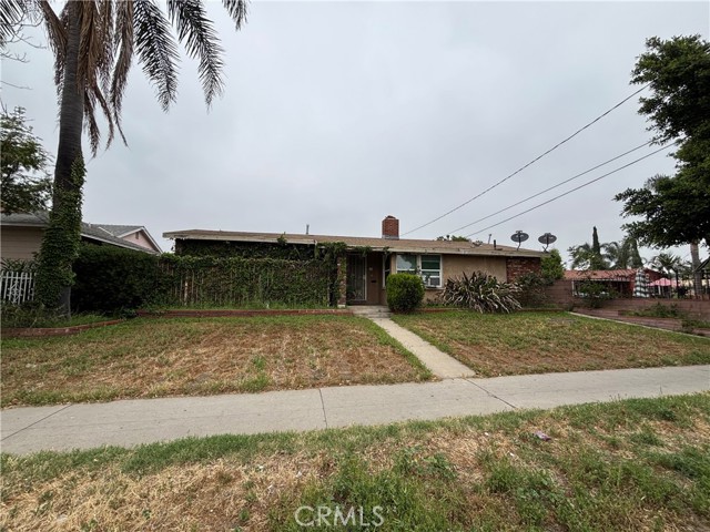 Detail Gallery Image 2 of 6 For 13101 Osborne St, Pacoima,  CA 91331 - 3 Beds | 2 Baths