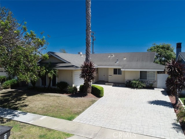 6112 Shields Drive, Huntington Beach CA: https://media.crmls.org/medias/4cc730e4-4ede-4f23-8a87-f3768dffee26.jpg