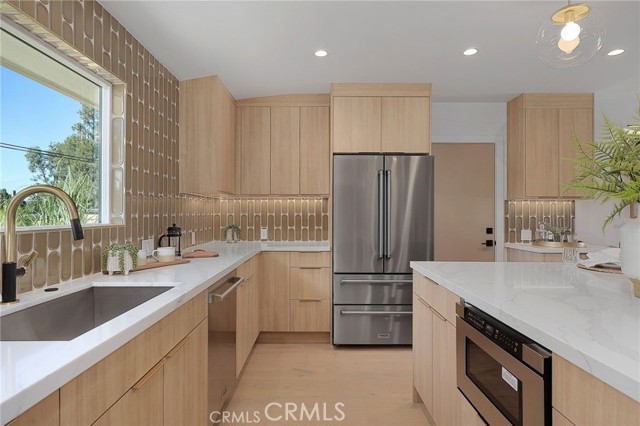 23616 Mariano Street, Woodland Hills CA: https://media.crmls.org/medias/4cc87634-3bd6-4e30-b22b-7d77f507b619.jpg