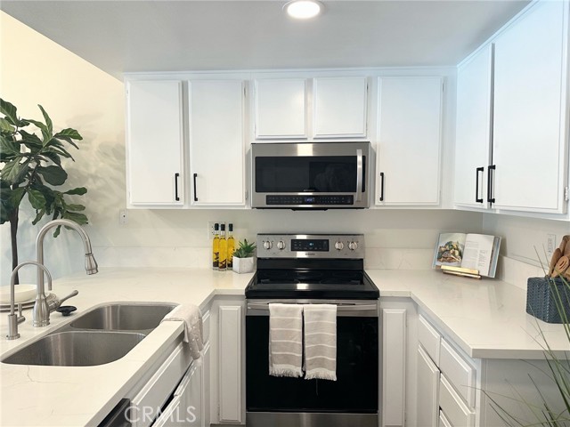302 Lemon Grove, Irvine CA: https://media.crmls.org/medias/4cc8d9a7-ea6e-4b33-a658-520b04760fbe.jpg