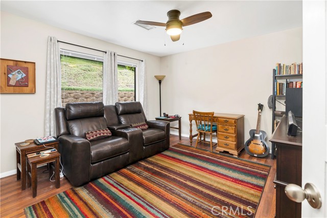 735 Del Valle Drive, Fallbrook CA: https://media.crmls.org/medias/4cc957d1-5364-47ff-812d-029b0d6620f0.jpg