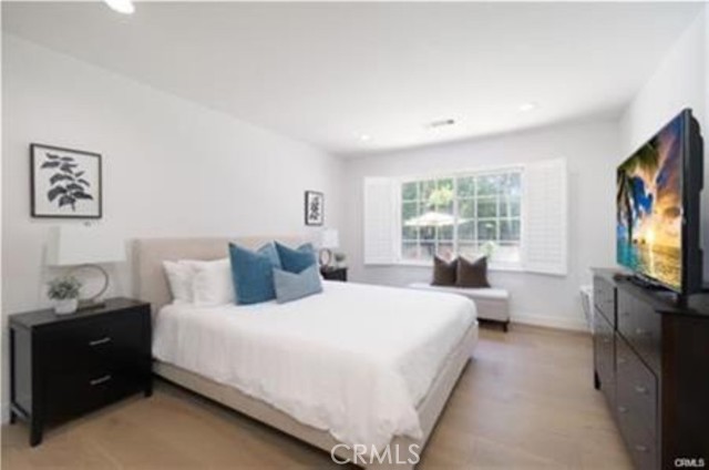 5840 White Oak Avenue, Encino CA: https://media.crmls.org/medias/4cc9d8e2-8675-4181-bc60-ec5255db80f8.jpg