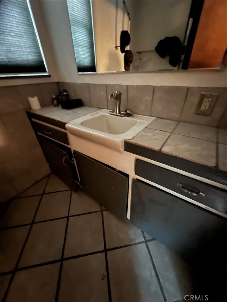 https://media.crmls.org/medias/4cca43e5-0b4c-4bb1-ab36-4c0ab50e4a7f.jpg?preset=X-Large