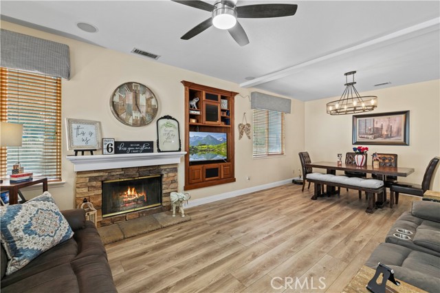 28436 Calex Drive, Valencia CA: https://media.crmls.org/medias/4ccb2afa-398a-4b67-b62c-b99662568092.jpg