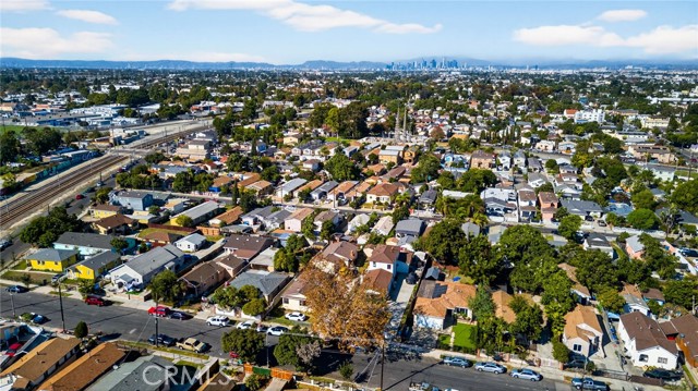 Detail Gallery Image 8 of 33 For 1803 E 109th Pl, Los Angeles,  CA 90059 - 5 Beds | 2 Baths