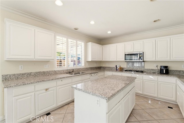 Detail Gallery Image 14 of 59 For 22385 Hayworth Ct, Corona,  CA 92883 - 4 Beds | 2/1 Baths