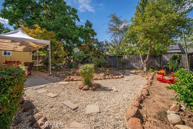 2386 Farmington Avenue, Chico CA: https://media.crmls.org/medias/4cccc1d9-fc72-4b2a-90d2-dcfb59d5ff90.jpg