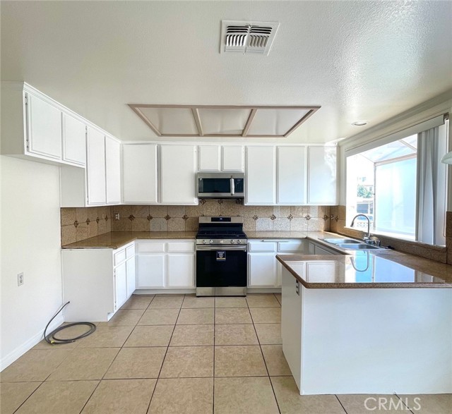 Detail Gallery Image 14 of 40 For 14506 S Berendo Ave #C,  Gardena,  CA 90247 - 3 Beds | 2/1 Baths