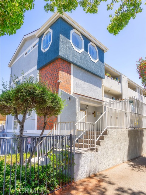 Detail Gallery Image 34 of 38 For 1706 Grismer Ave #211,  Burbank,  CA 91504 - 2 Beds | 3 Baths