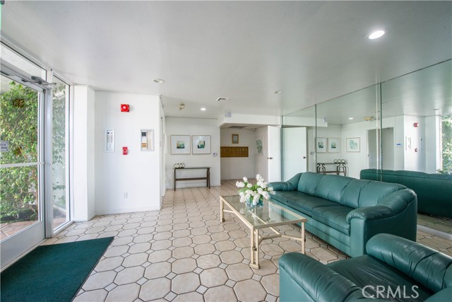 Detail Gallery Image 25 of 25 For 4313 Van Nuys Bld #201,  Sherman Oaks,  CA 91403 - 3 Beds | 2/1 Baths