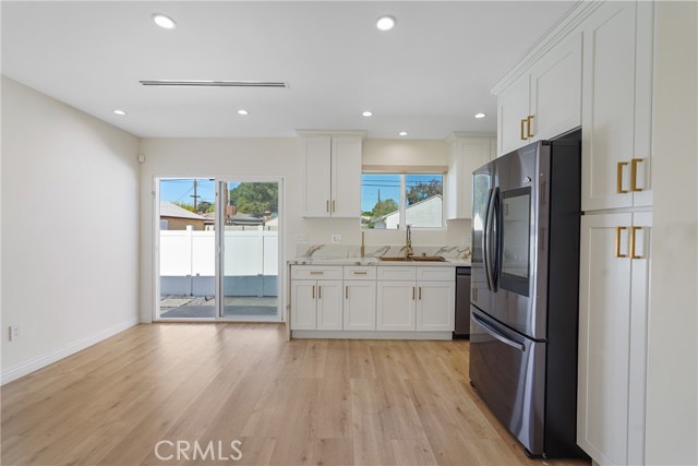 Detail Gallery Image 15 of 41 For 12317 Roscoe, Sun Valley,  CA 91352 - 3 Beds | 2 Baths