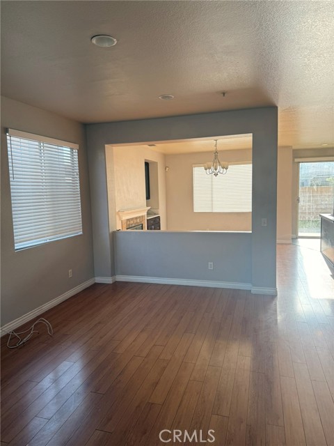 Detail Gallery Image 3 of 16 For 5752 Tamarisk Way, Fontana,  CA 92336 - 4 Beds | 3 Baths