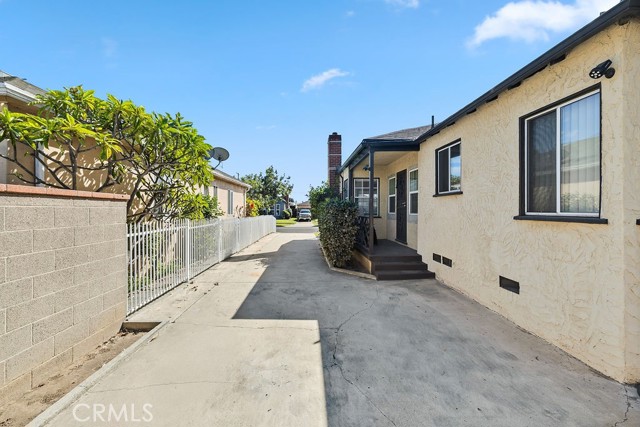 Detail Gallery Image 29 of 38 For 2027 W 93rd, Los Angeles,  CA 90047 - 3 Beds | 3 Baths