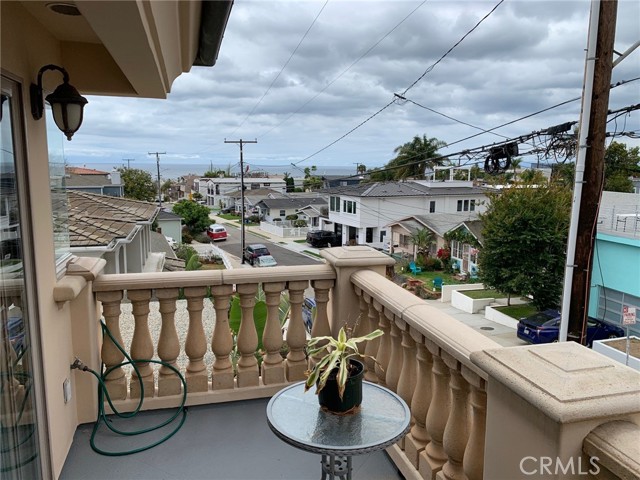 1110 2nd Street, Hermosa Beach, California 90254, 4 Bedrooms Bedrooms, ,2 BathroomsBathrooms,Residential,Sold,2nd,SB21178030