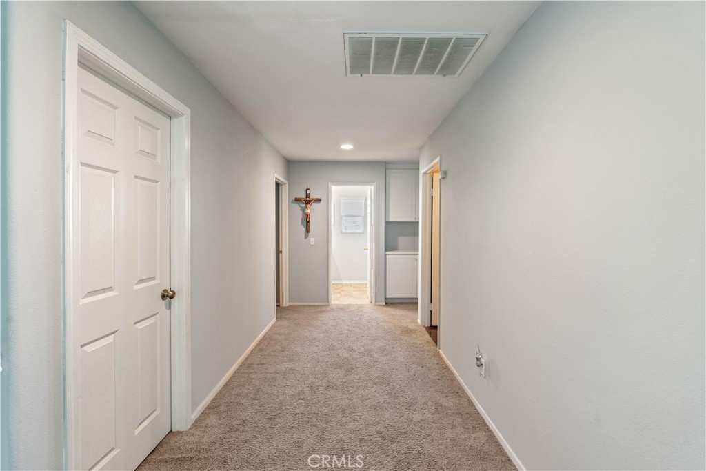 https://media.crmls.org/medias/4ccef9be-0a7d-4293-9130-1a4f5b176edc.jpg?preset=X-Large