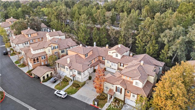 Detail Gallery Image 2 of 40 For 23449 Abbey Glen Pl, Valencia,  CA 91354 - 2 Beds | 2/1 Baths