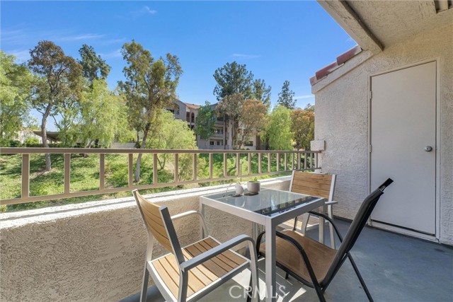 Detail Gallery Image 5 of 31 For 1980 Las Colinas Cir #301,  Corona,  CA 92879 - 2 Beds | 2 Baths