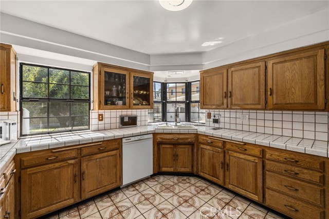 Detail Gallery Image 10 of 45 For 170 W Linden Ave, Burbank,  CA 91502 - 2 Beds | 1/1 Baths